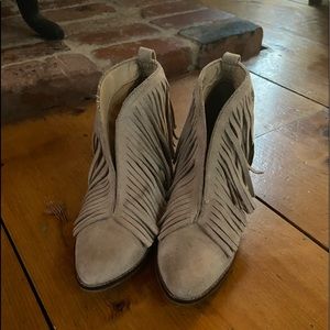 Coconuts by Matisse Fringed taupe bootie size 7.5